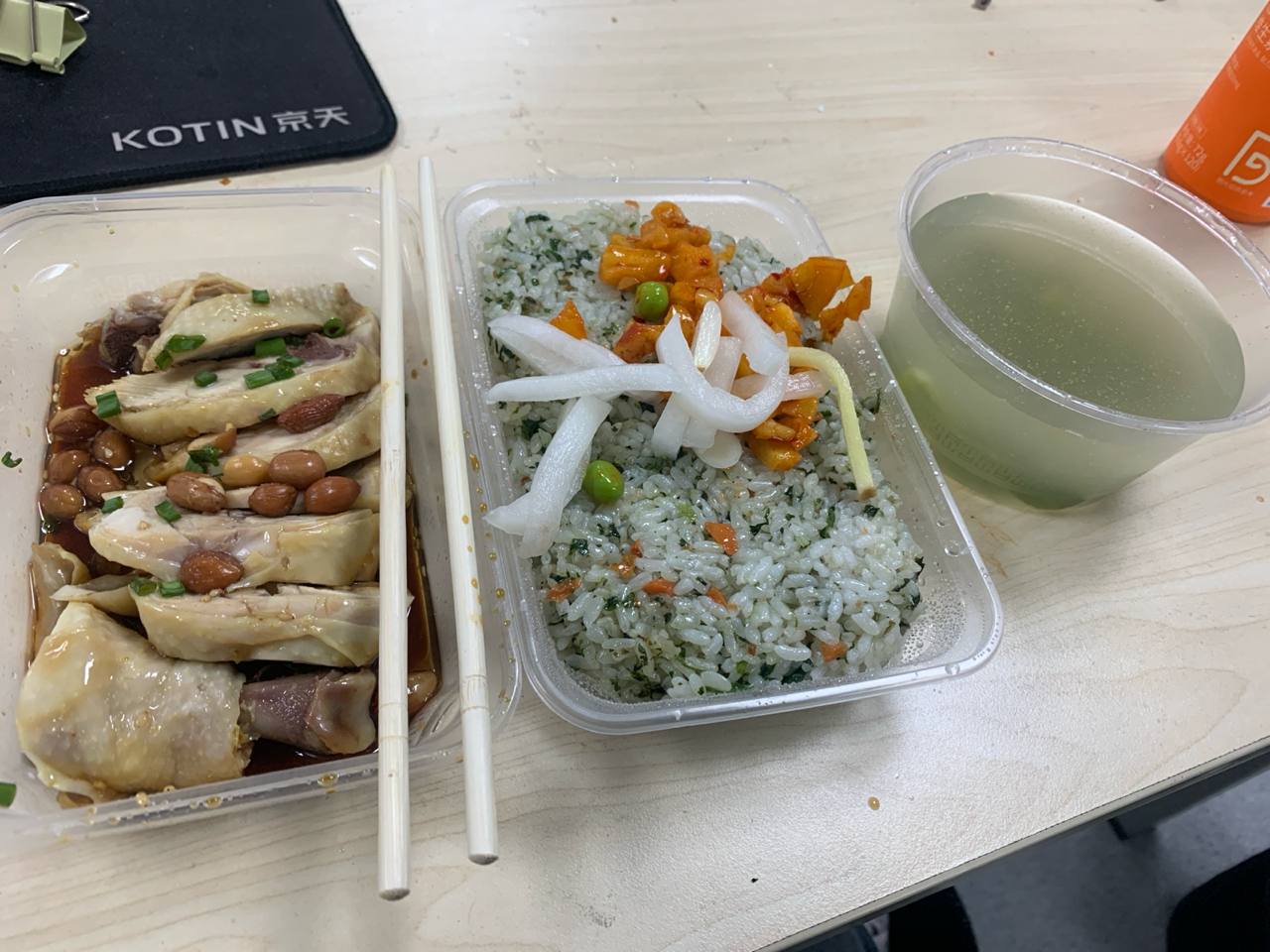 Forwarded from unknown channel:
> #狗粮 #午饭 #菜饭 #白切鸡 #汤 #酸萝卜 #萝卜干