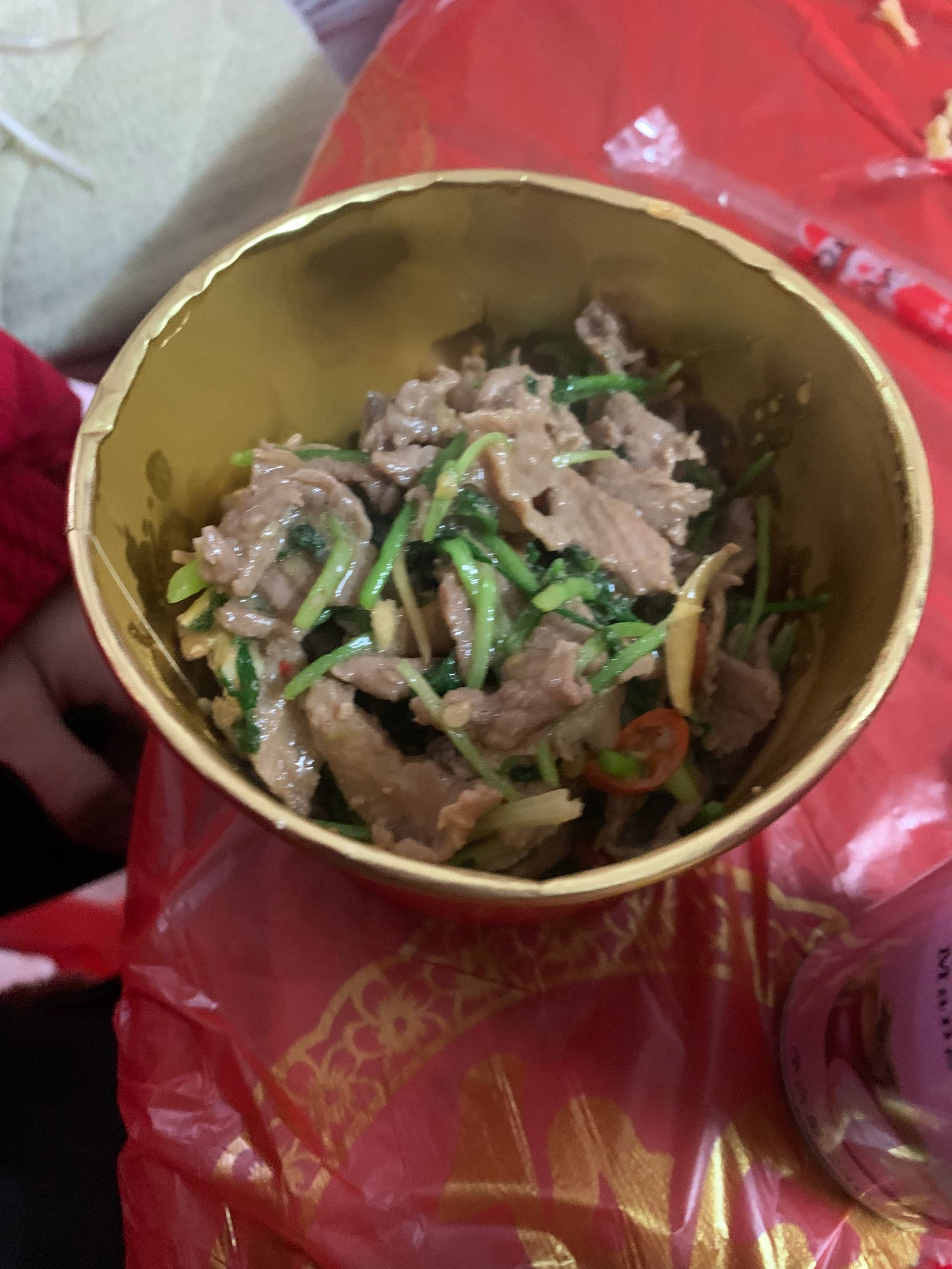 Forwarded from unknown channel:
> #狗粮 #年午饭 #牛肉