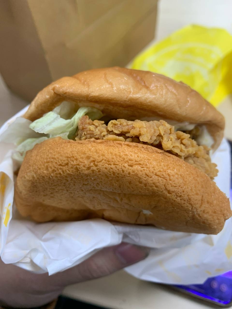 Forwarded from unknown channel:
> #狗粮 #晚饭 #垃圾食品 #汉堡 #快乐星汉堡