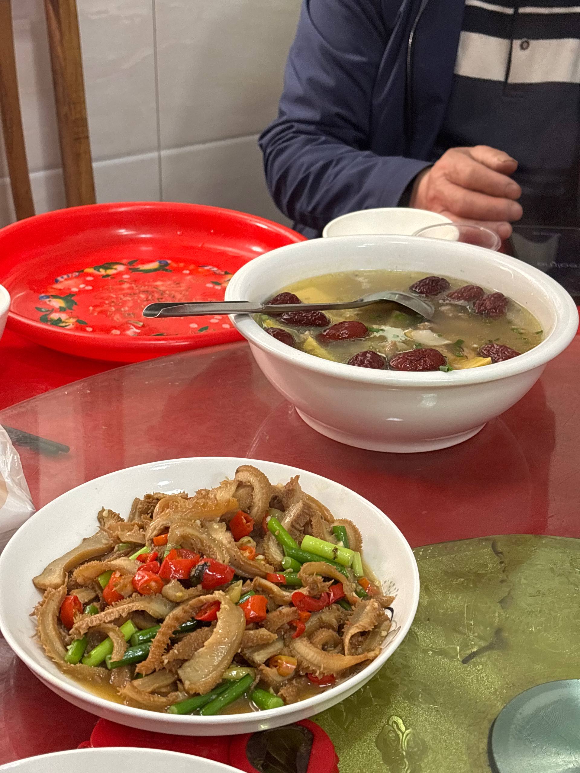 Forwarded from channel pluie的旅居日常:
> 乡里吃吃