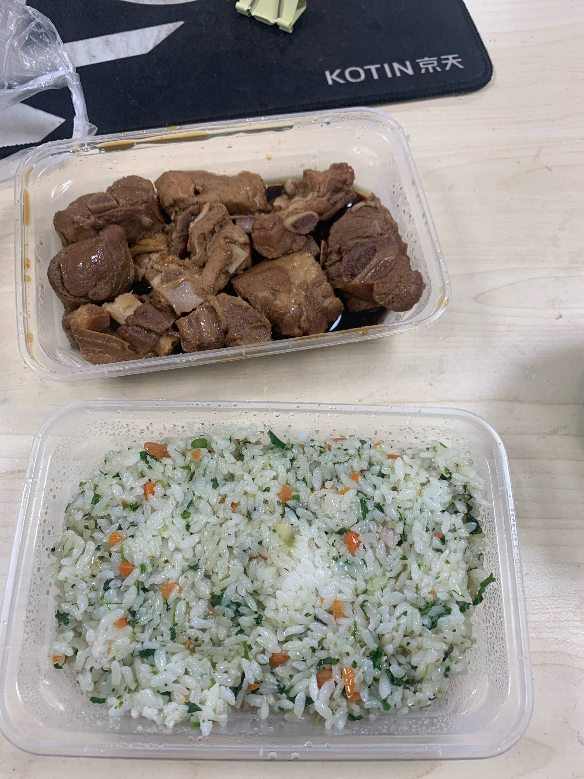 Forwarded from unknown channel:
> #狗粮 #菜饭 #红烧排骨 #午饭