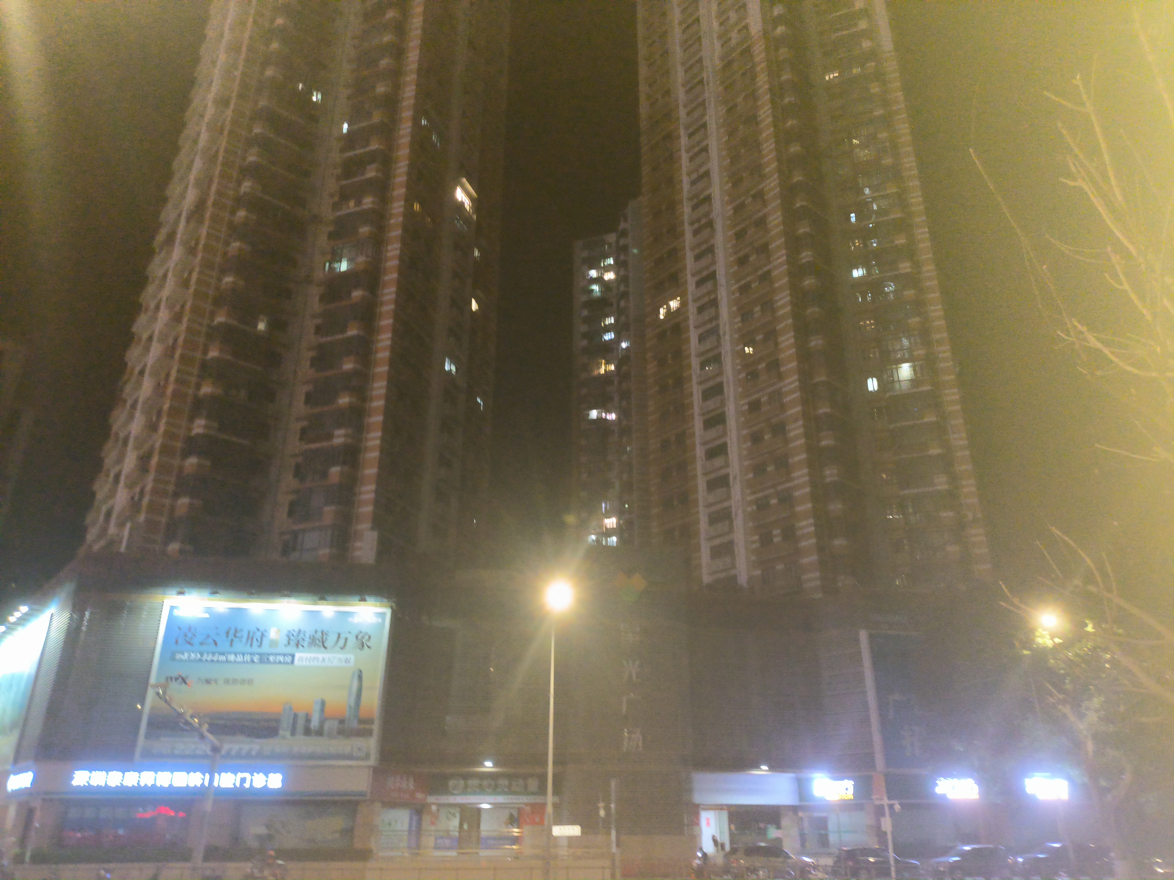 园岭星光广场与上面的住宅